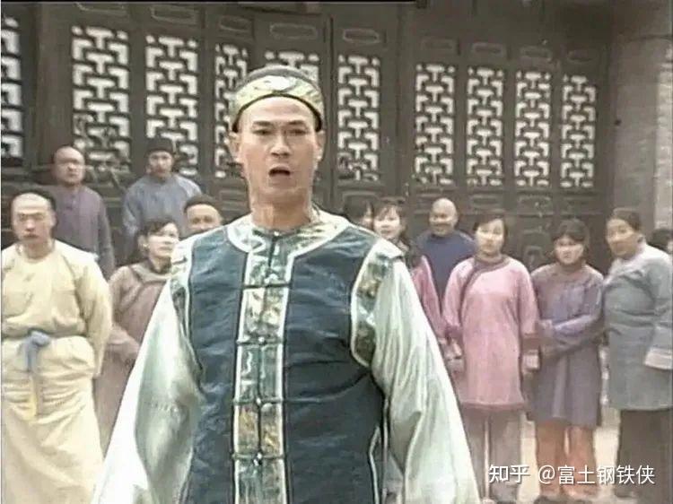 欲将官霸扭送法办,却寡不敌众;危难之际,得盐帮帮主程淮秀相助直下