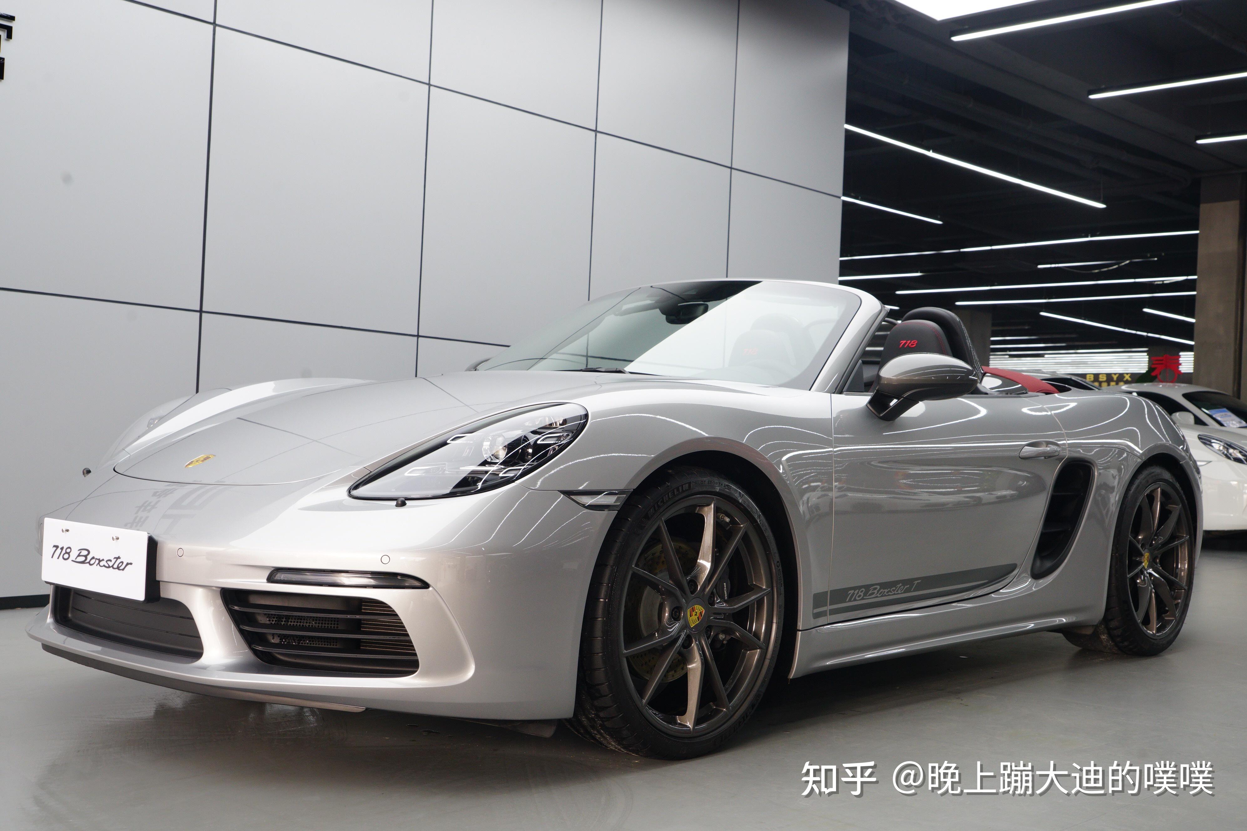boxster:boxster是由boxer engine(水平对置发动机)和roadsrer(敞篷