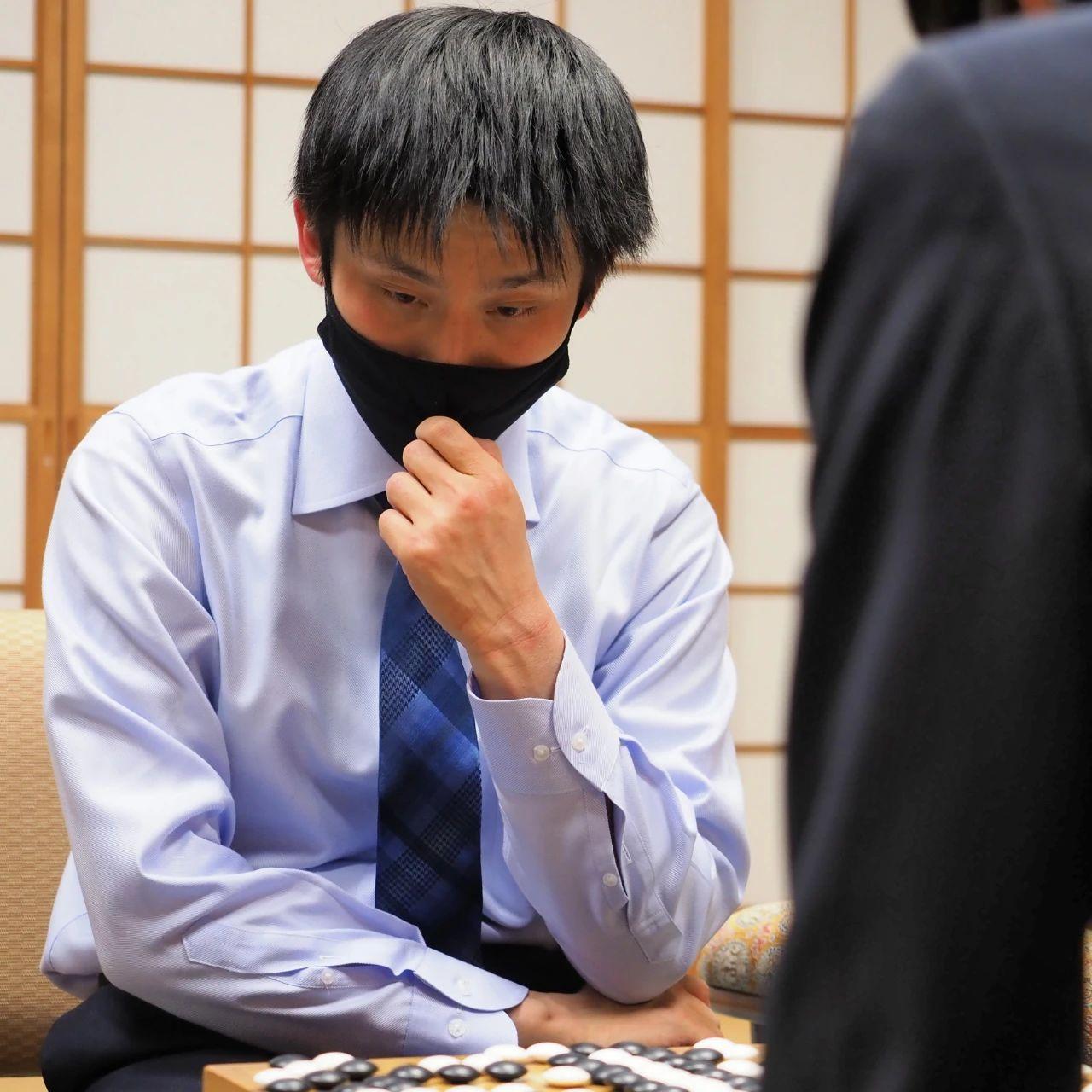 日期:2022年12月8日黑:张栩 九段(0胜0负)白:许家元 九段(0胜0负)解说