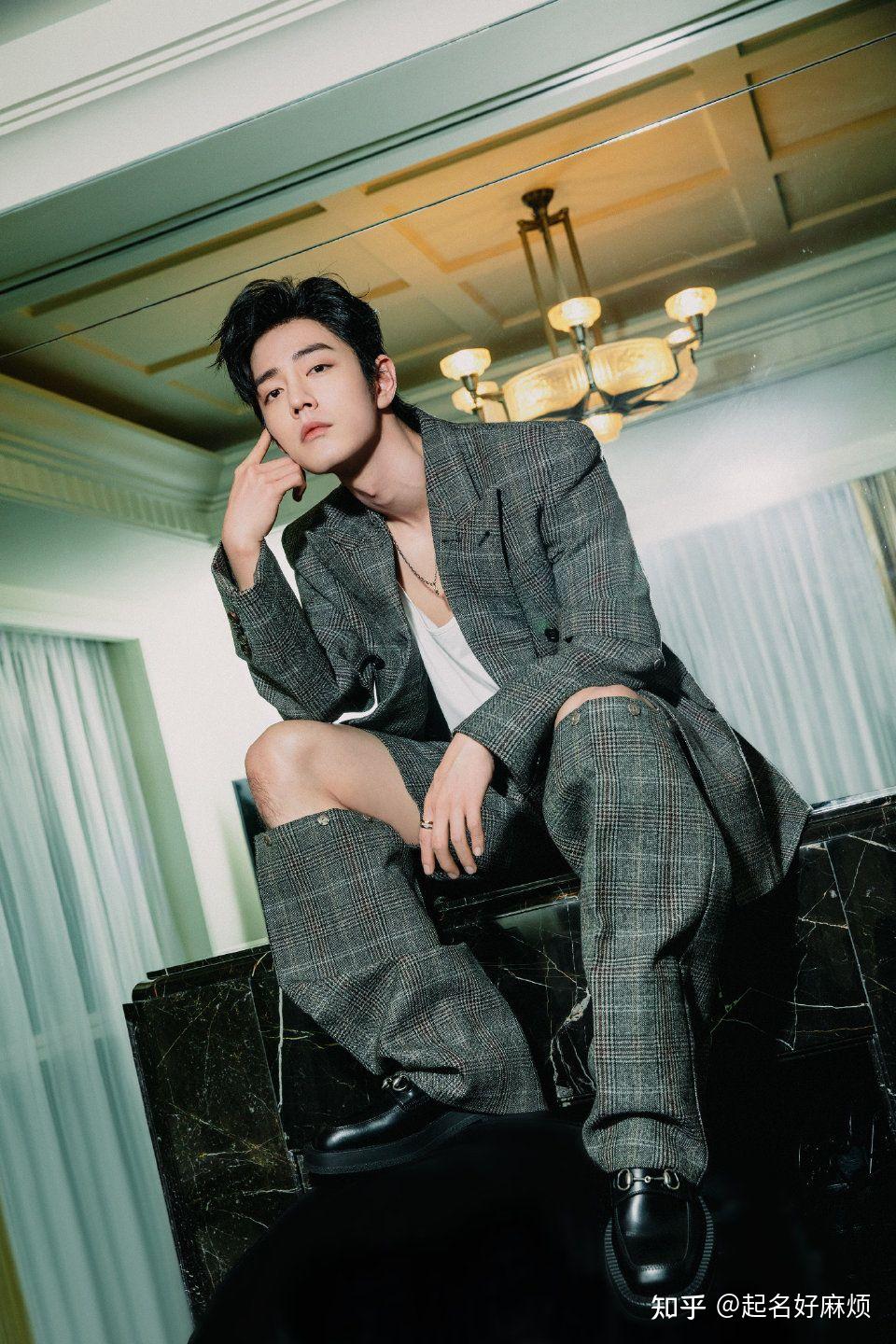 肖战怎么开始进军电影了,肖战必糊的口号喊多久了,所以说演艺事业蒸蒸