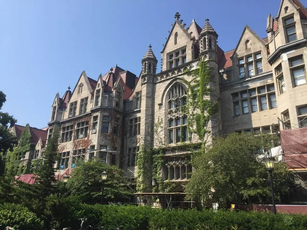 哥大的gmat录取平均分从736降到732,西北大学的kellogg商学院从732分