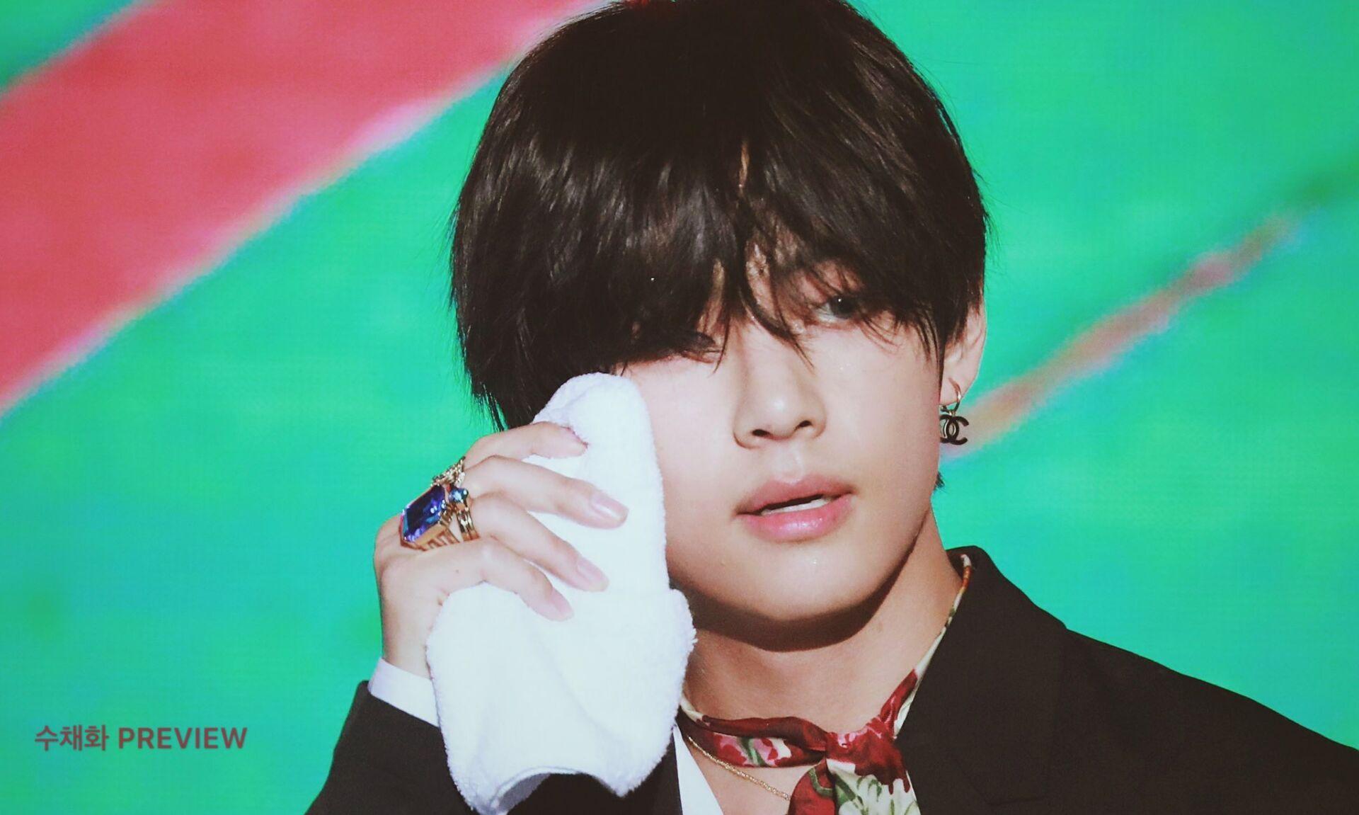 超级喜欢黑发金泰亨大家可以分享一些没有水印的图片吗收藏