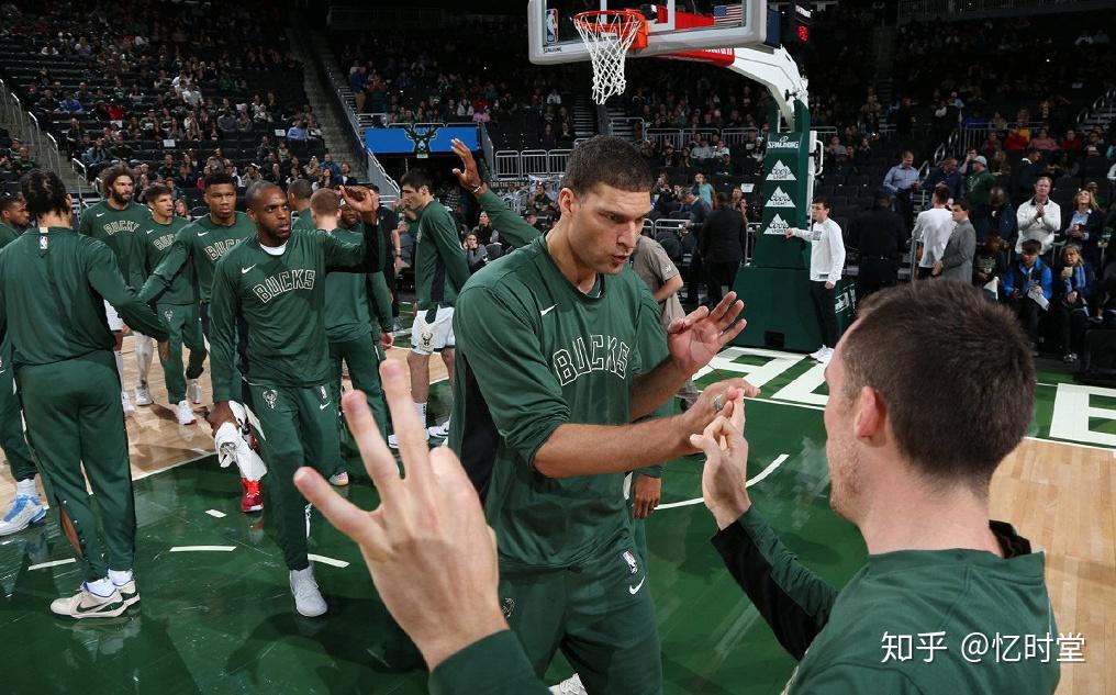 雄鹿湖人巅峰对决再度上演 字母哥浓眉正面交锋谁能笑到最后