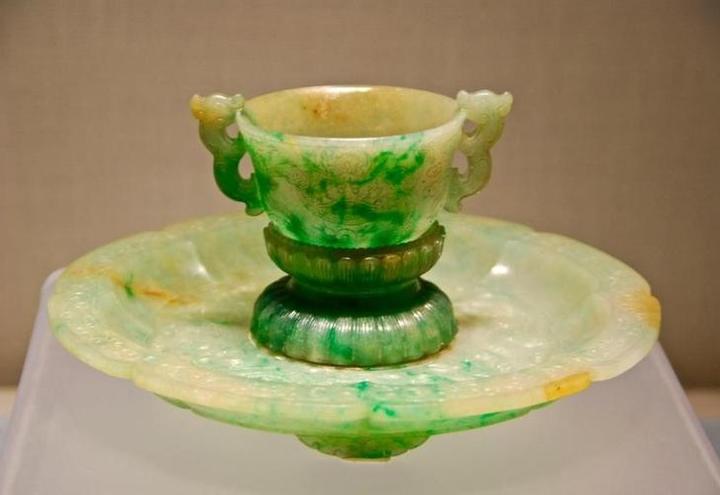 乾隆皇帝御用的翡翠杯子,能有多壕?看完膨胀了