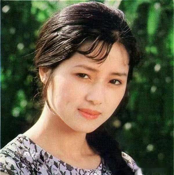 87《红楼梦》"十二钗"演员年轻照片,没想到当年金莉莉这么漂亮