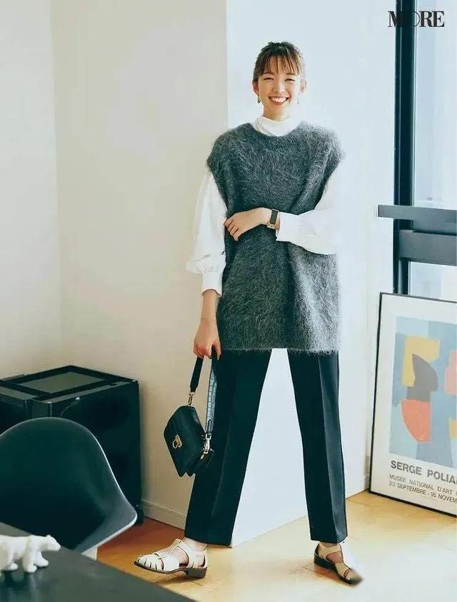 有小肚子的中年女人,到底该如何"遮肚子",试试这样穿搭,显瘦