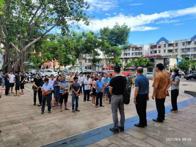 兴隆管委会副主任陈海文,万宁市就业服务局陈运锋副局长,兴隆管委会