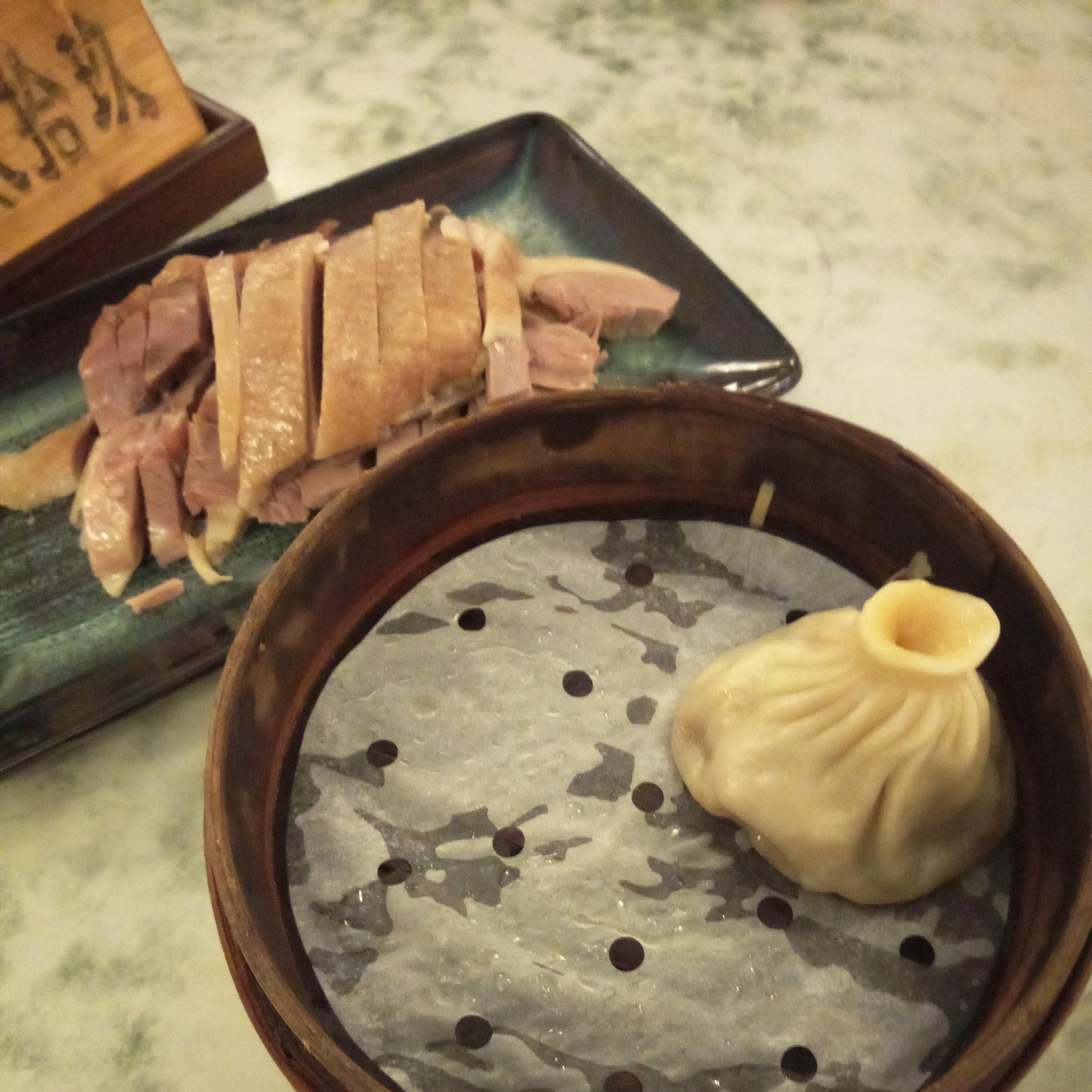 南京有什么必须品尝的美食和值得一去的地方？