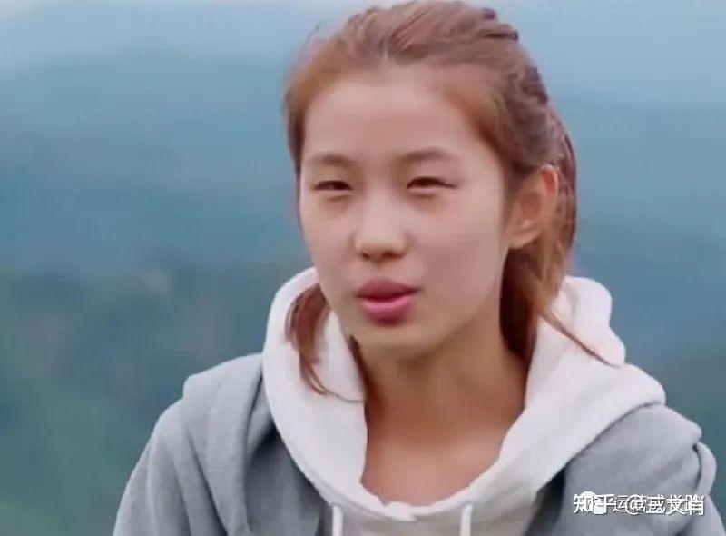 十六岁还要喂饭开兰博基尼卖手机壳一天挥霍十几万的巨婴刘思琦现在