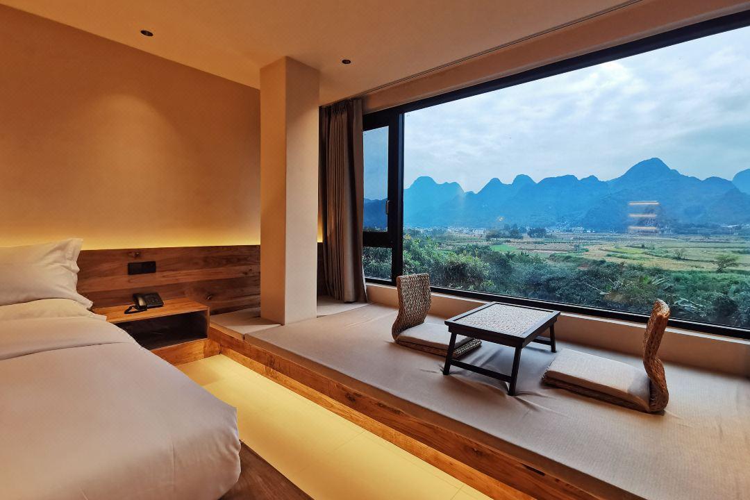 贵州万峰林民宿金黄稻田风采尽收眼底来了就不想走的秘境