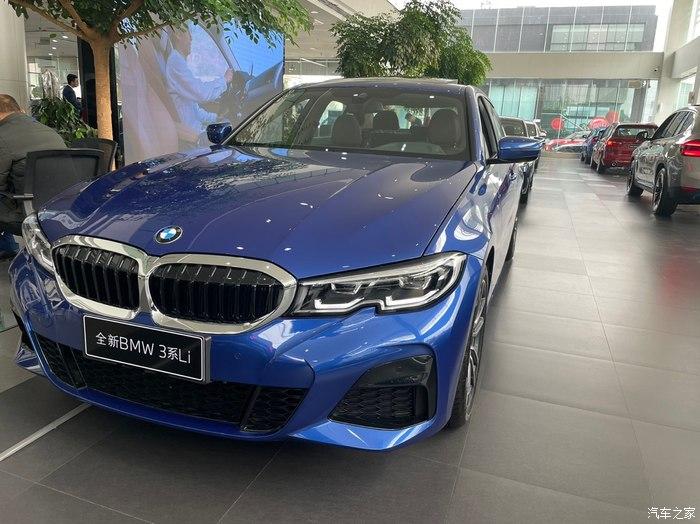 昨天自己一个人急急忙忙的去提了个320i