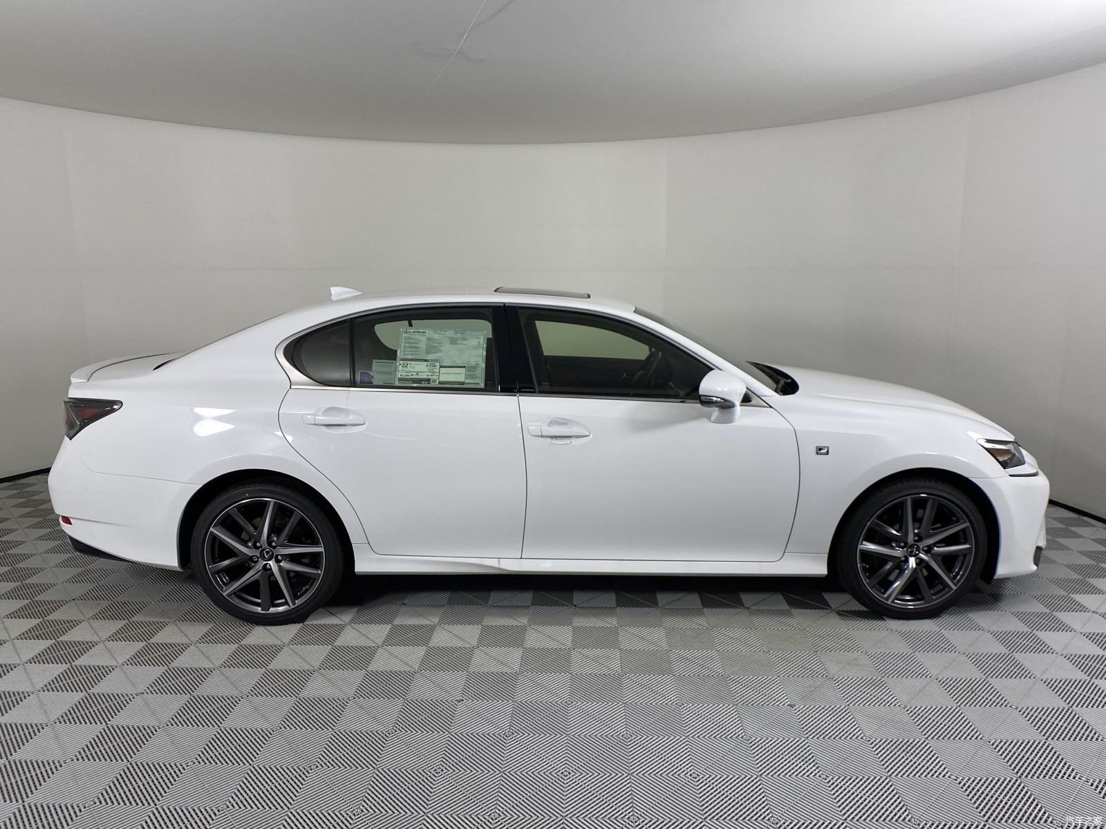 新款雷克萨斯gs运动大气的中大型轿车