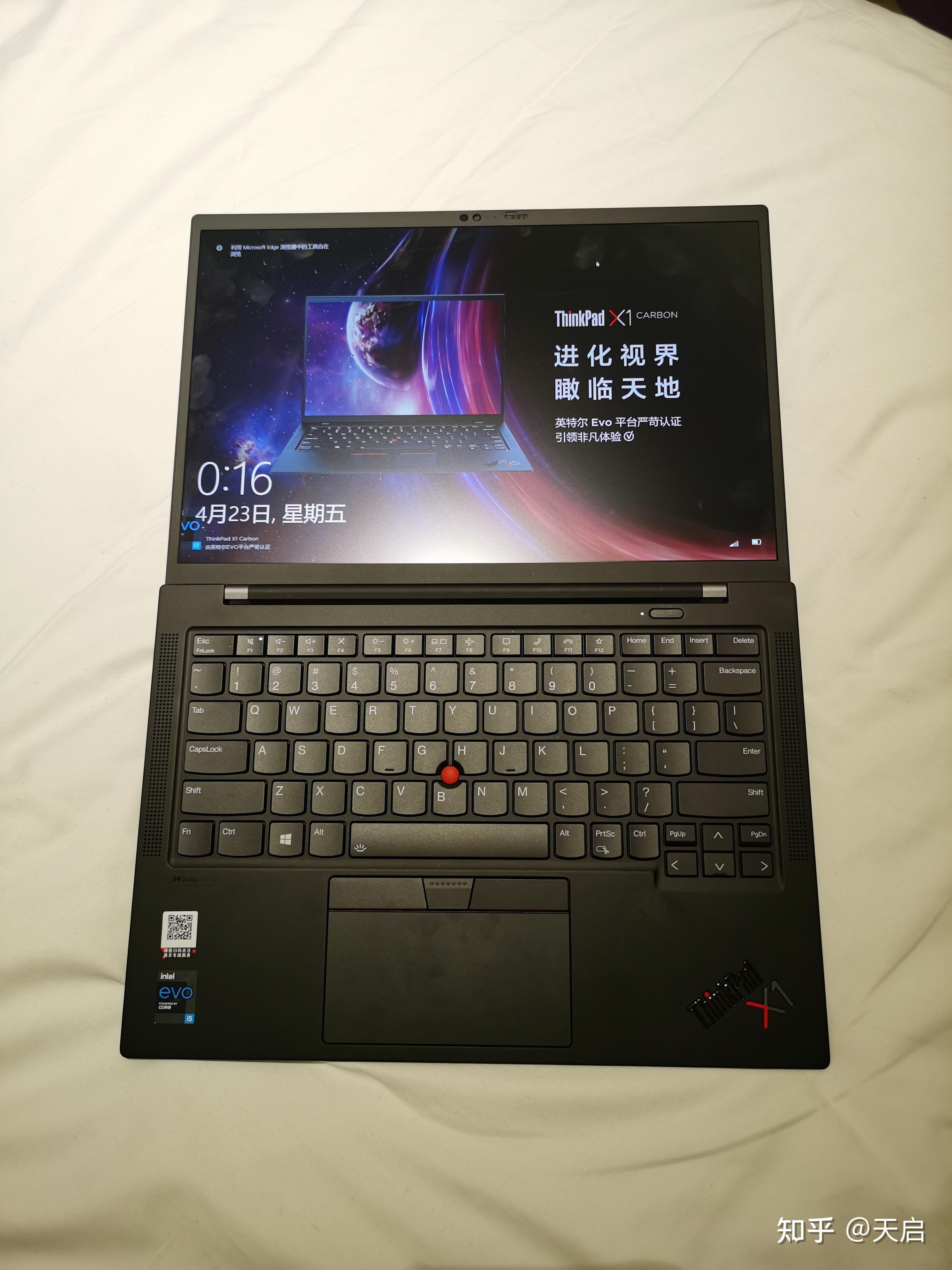 打开外箱,机器依然按惯例装在了x1系列独有的彩盒内.