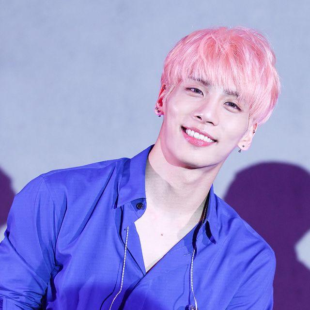 shinee 成员钟铉去世:完美的偶像人设和残酷的韩流工业