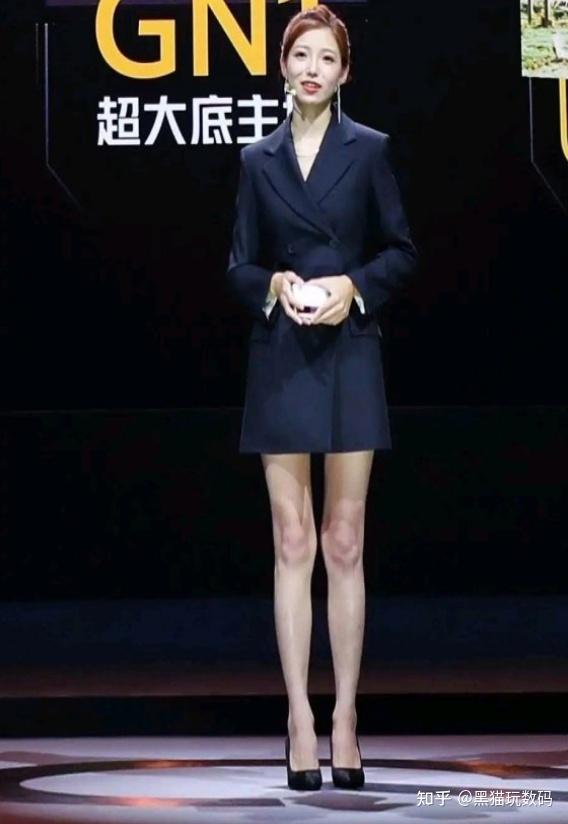 没有紫薇姐姐主持你们看看那发布会有法看?