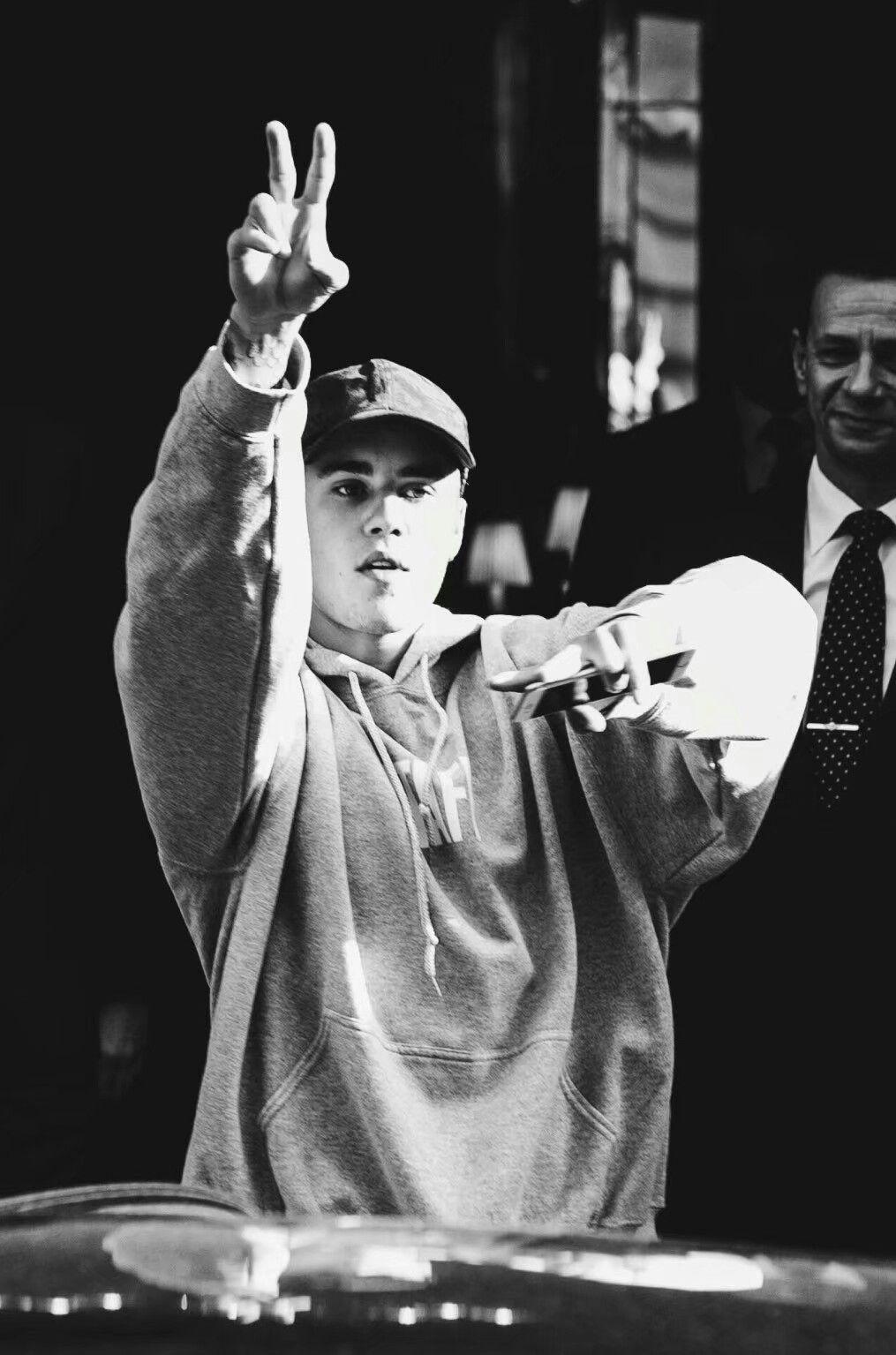 请赐我一张justinbieber的超清壁纸和头像吧谢谢
