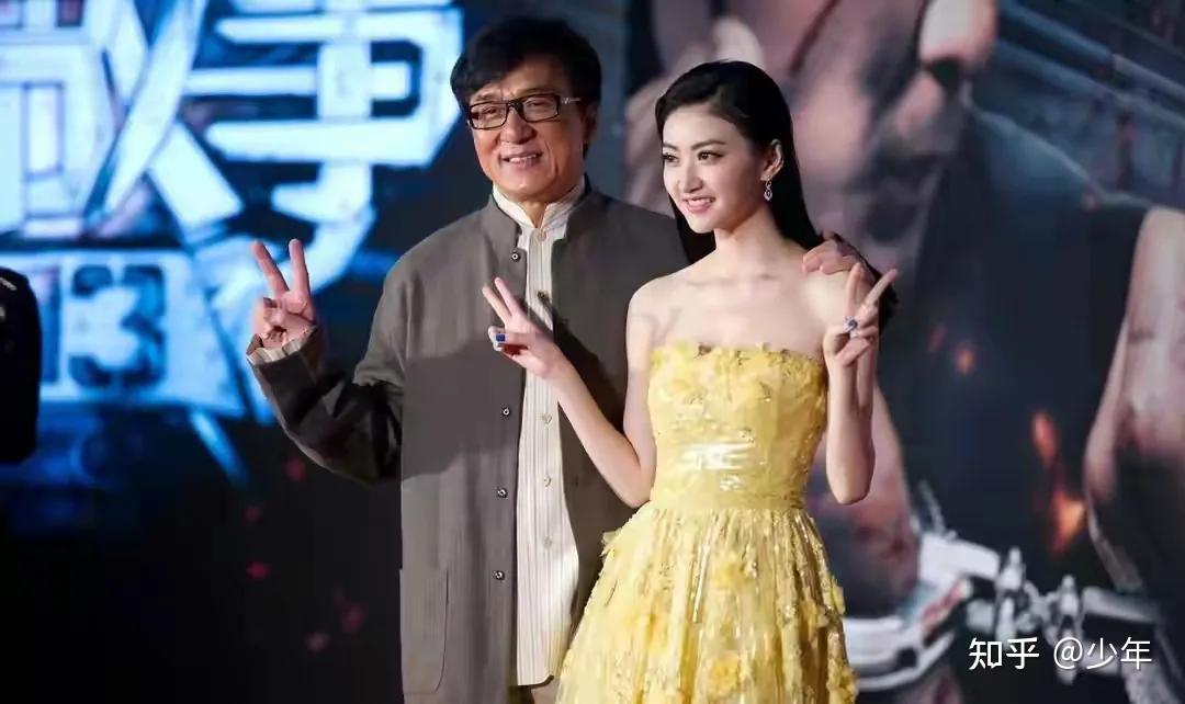 父亲姓"景",母亲姓"田",所以"景甜"这个名字寓意着将来能够:幸福甜蜜.