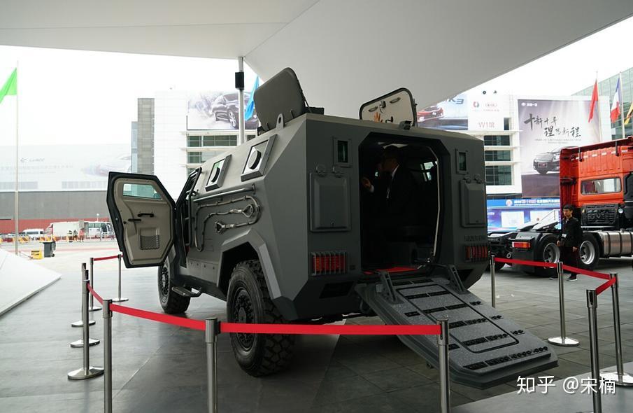 换个角度看车展6猛士甲型东风10吨防雷反恐战车