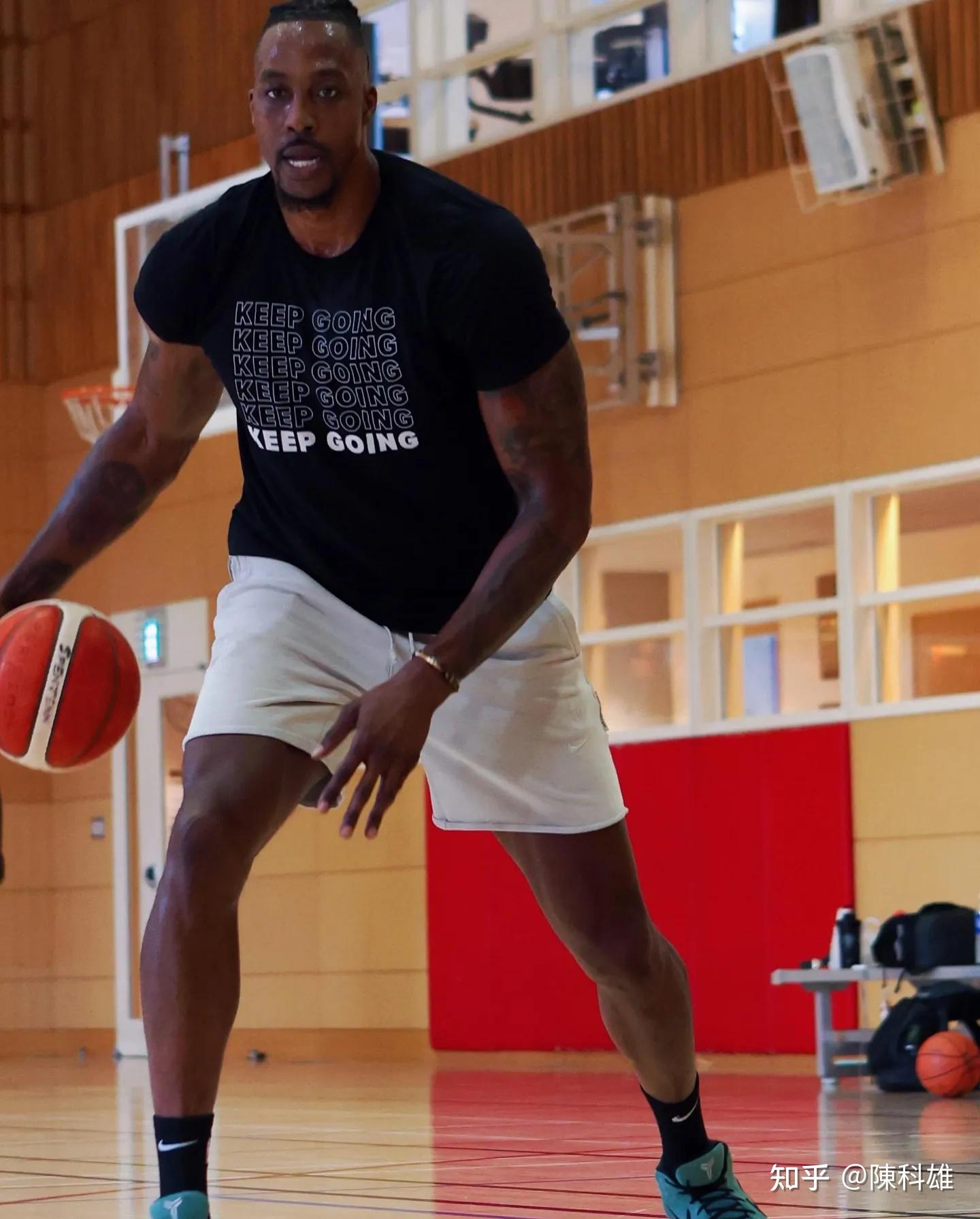 霍华德在日本旅游心系男篮,不满欧文布朗落选美国男篮