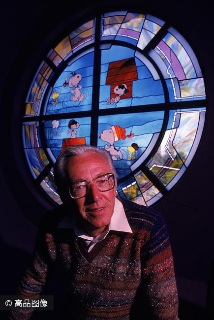 查尔斯·舒尔茨/charles schulz1950年开始创作史努比系列漫画,几十年