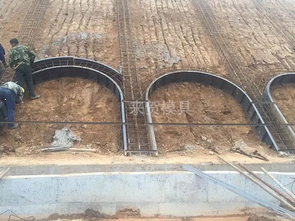 路基拱形骨架护坡模具机械化施工装备与工艺研究 - 知乎