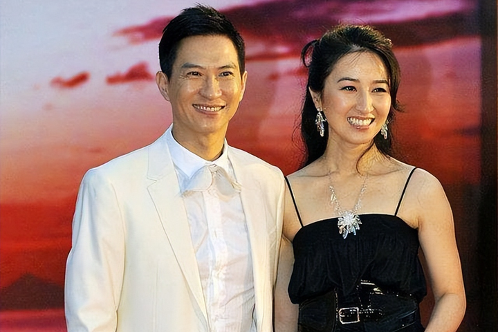 门当户对重要吗?1995年,张家辉去关咏荷家:她家的厕所比我家还大