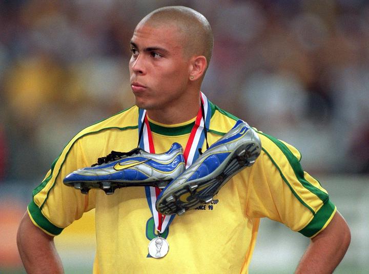 ronaldo nazario nike boots