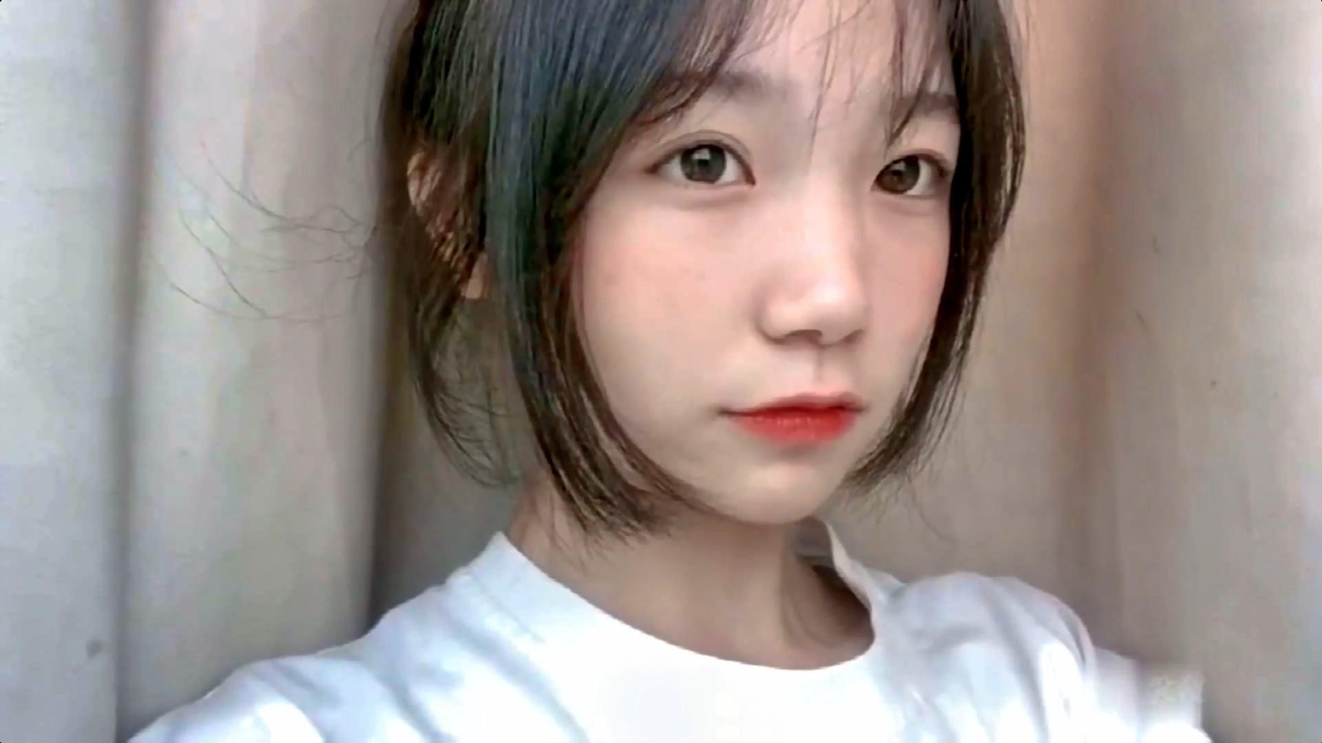 小姐姐:要玩的赶紧过来,等着你哦!