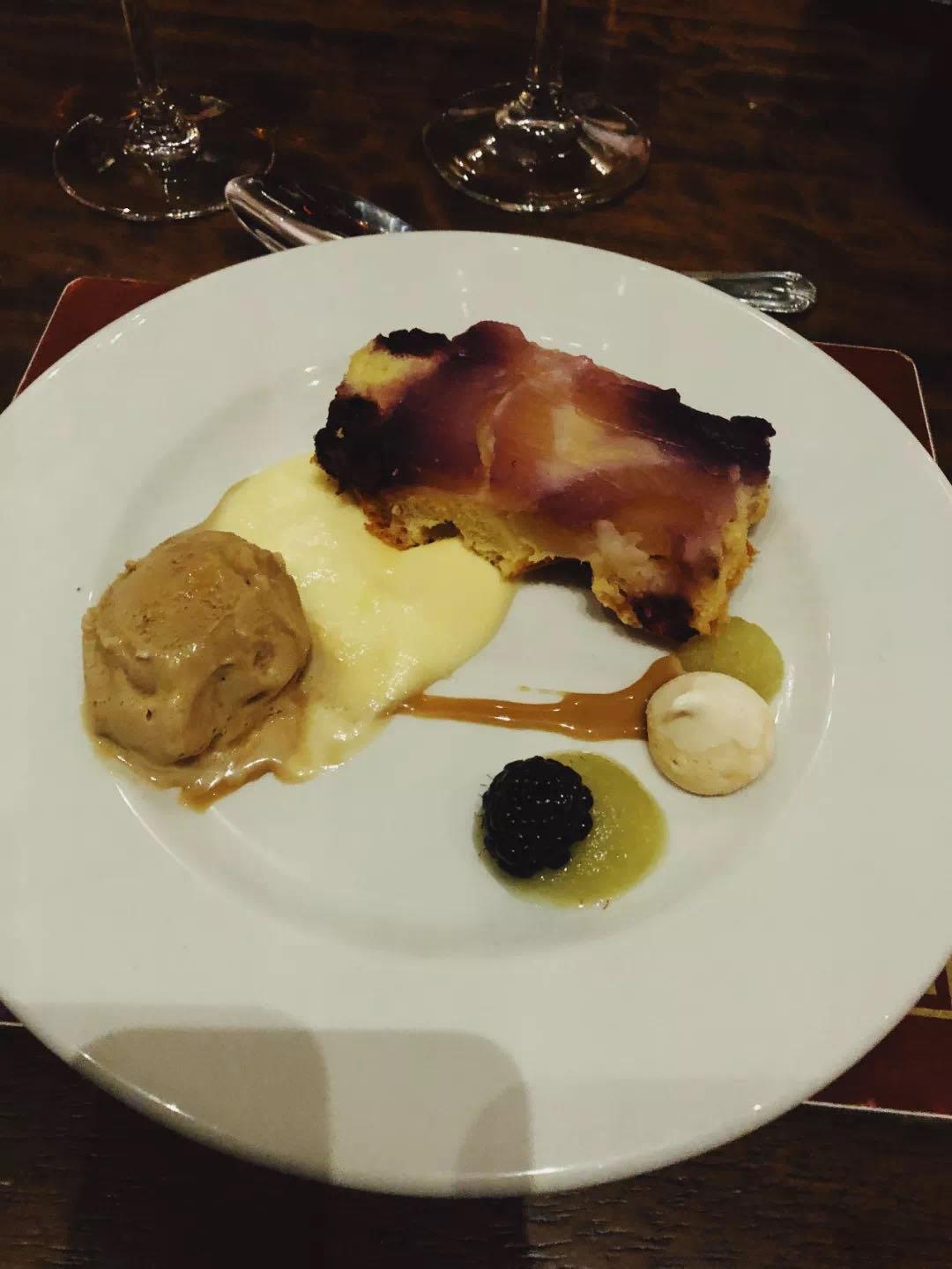 在剑桥大学和牛津大学等知名高校吃正餐formaldinner是一种什么样的