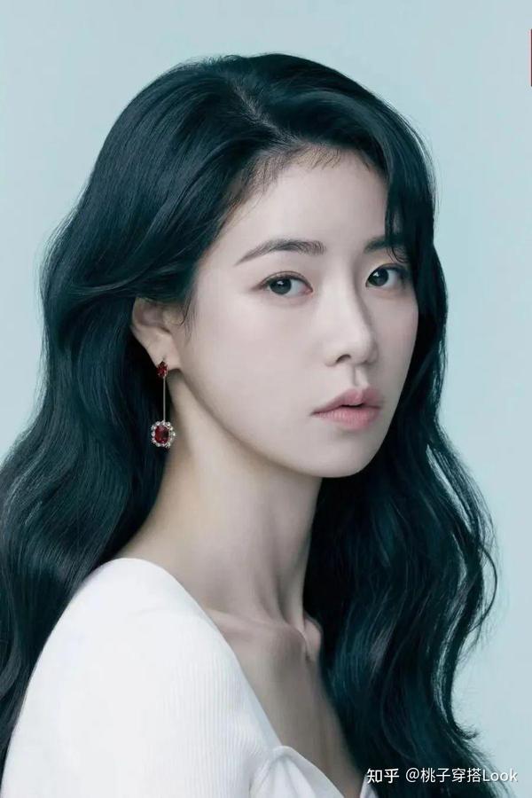 妍珍呐~原来你才是《黑暗荣耀》里最会穿的! - 知乎