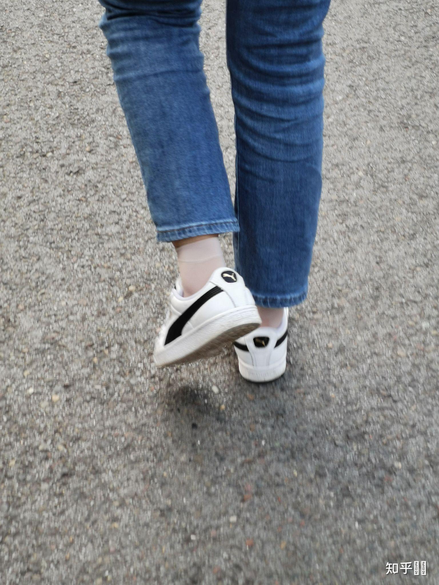 夏天穿短丝袜配运动鞋的多嘛?跑步的话容易滑吗? - 知乎