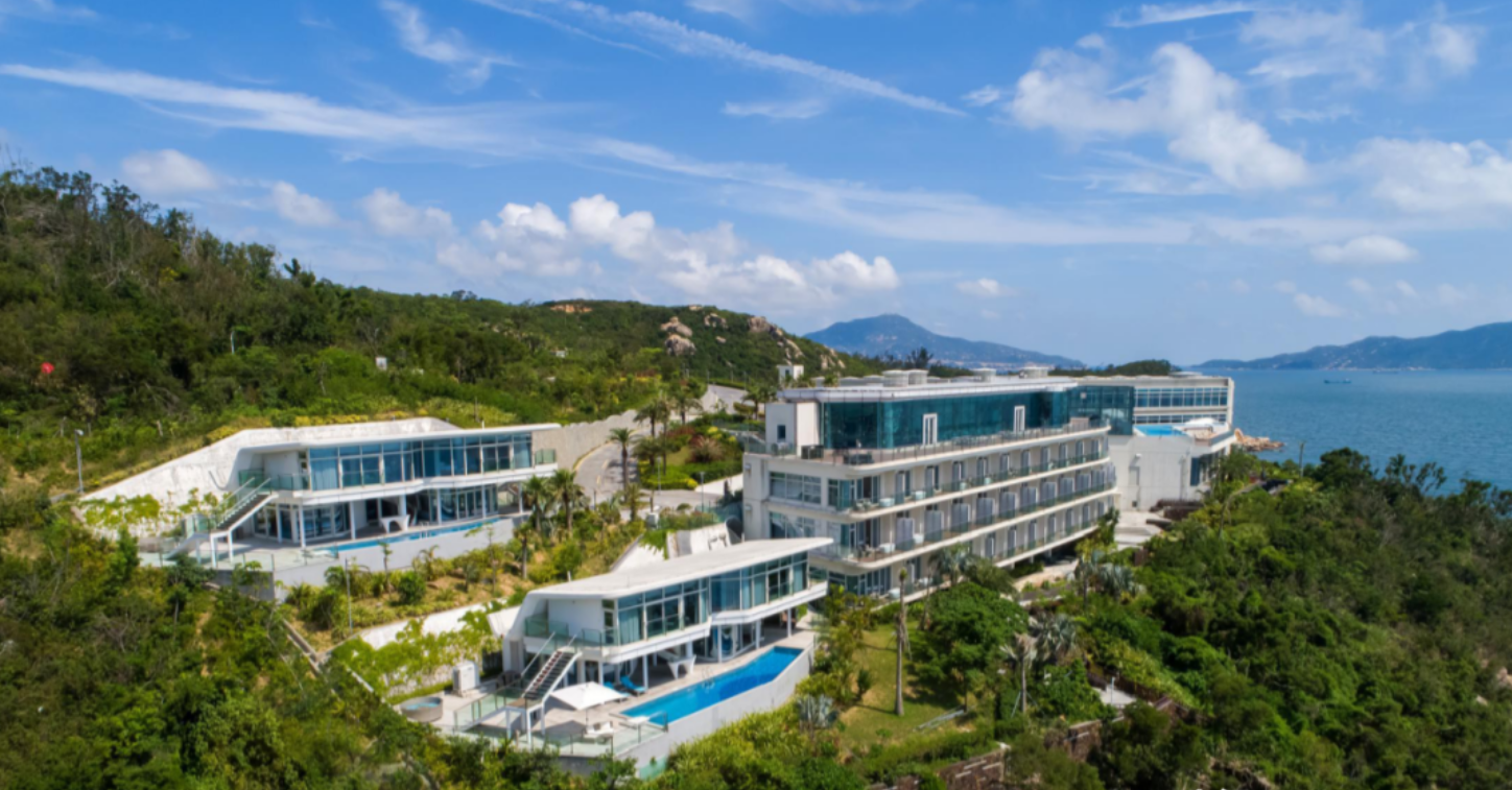 上岛后,可以住格力东澳大酒店,也可以住望海山居精品民宿,套餐从8xx