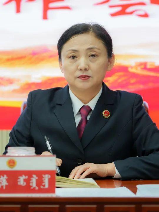 检察委员会专职委员杨丽琴专委通报了今年1—2月全市刑事检察业务数据