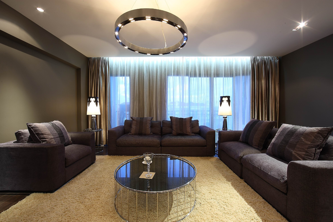 深沉黑白灰打造极致现代商务风