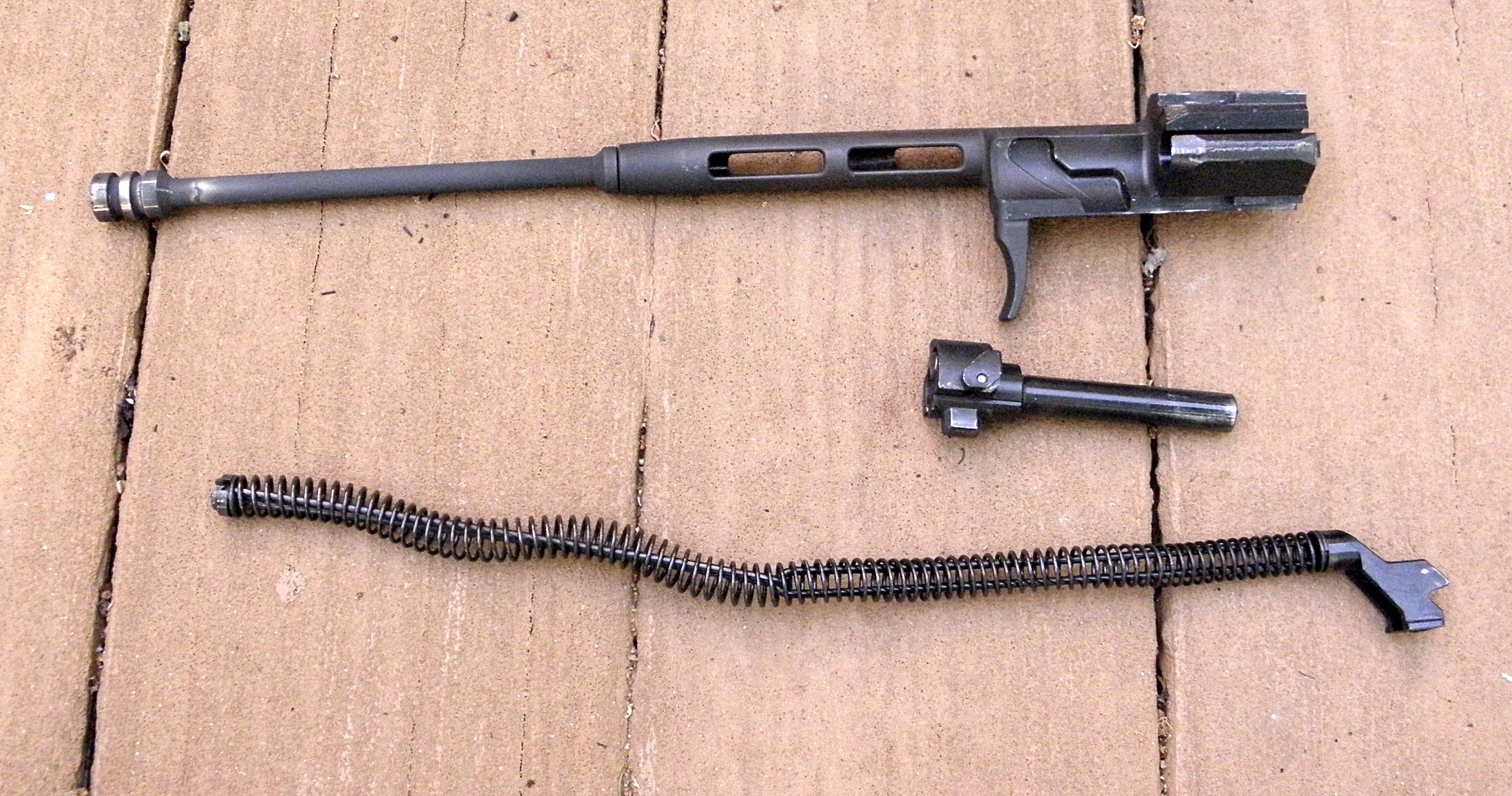 枪机回转式闭锁结构是怎样实现开锁闭锁的