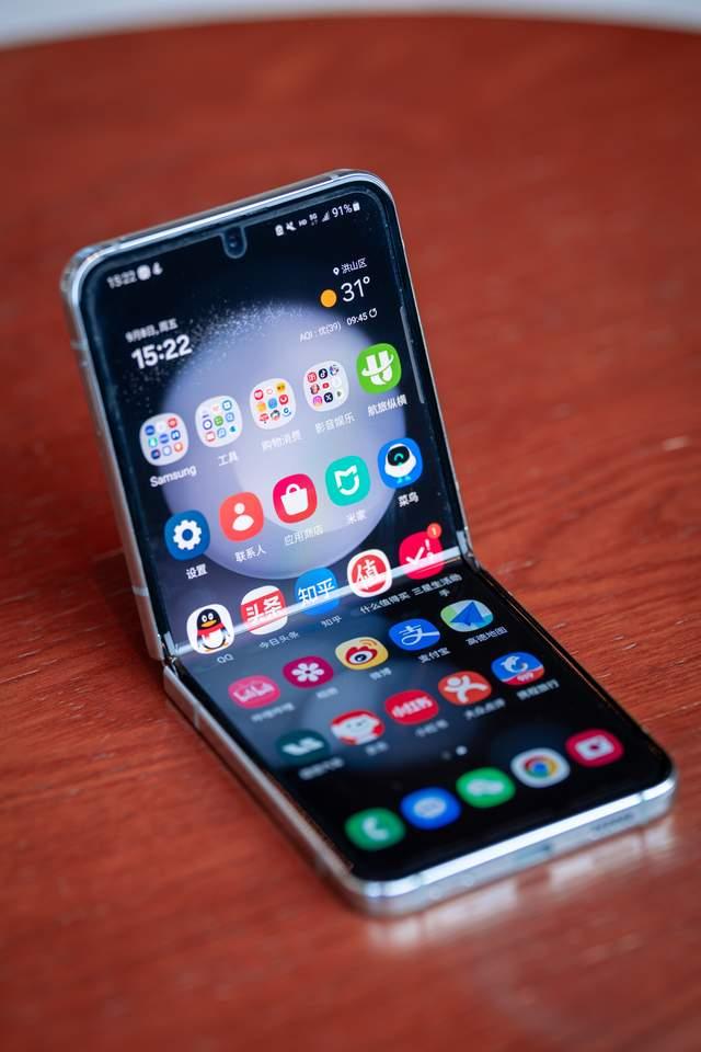体验完三星galaxyzflip5终于明白翻盖折叠屏为何能俘获女性芳心