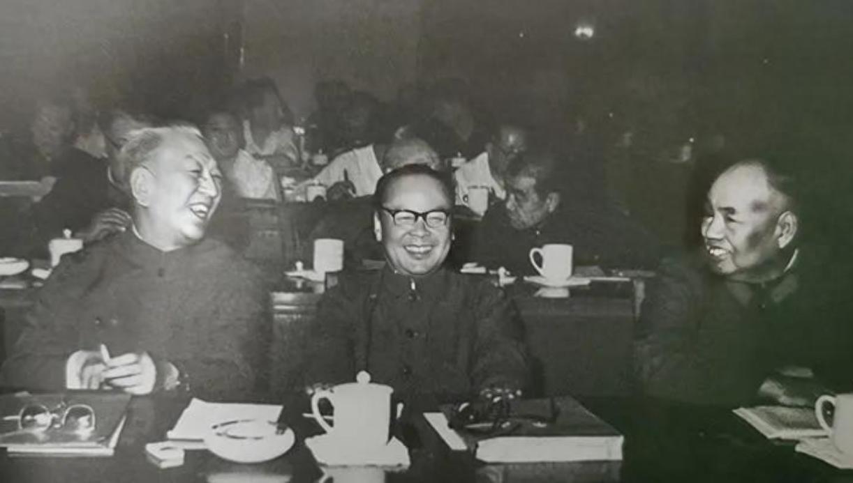 许世友晚年问耿飚:你该得个啥军衔?耿飚笑答:肯定得在你前面! - 知乎