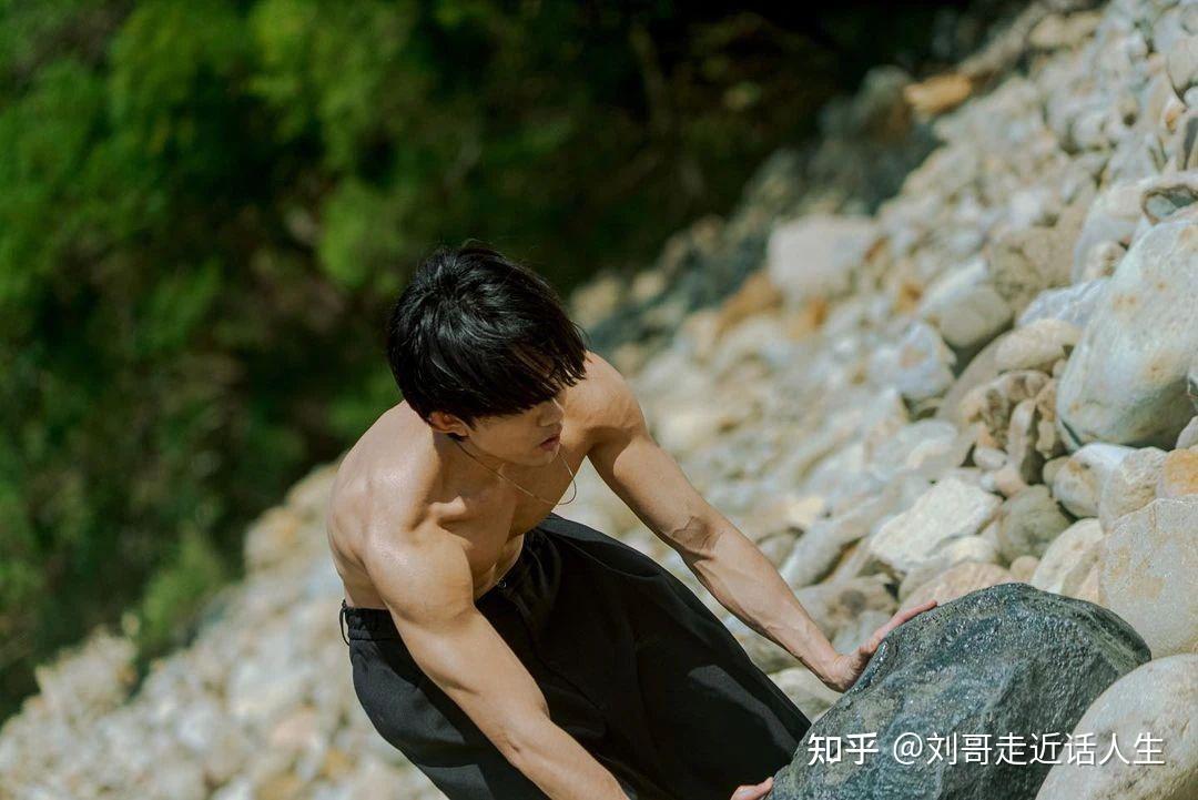 林宥嘉是怎么做到的?明明只有171cm,却给人一种180+肌肉奶狗的既视感 - 知乎