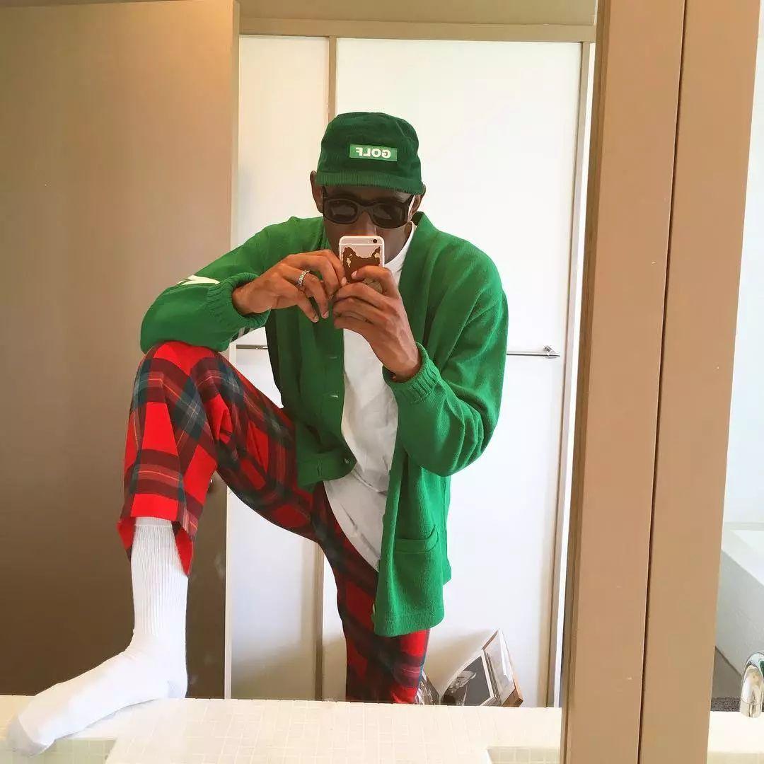 说唱界横空出世的时候,恐怕还没有哪一个repper会穿的这么花花绿绿吧?