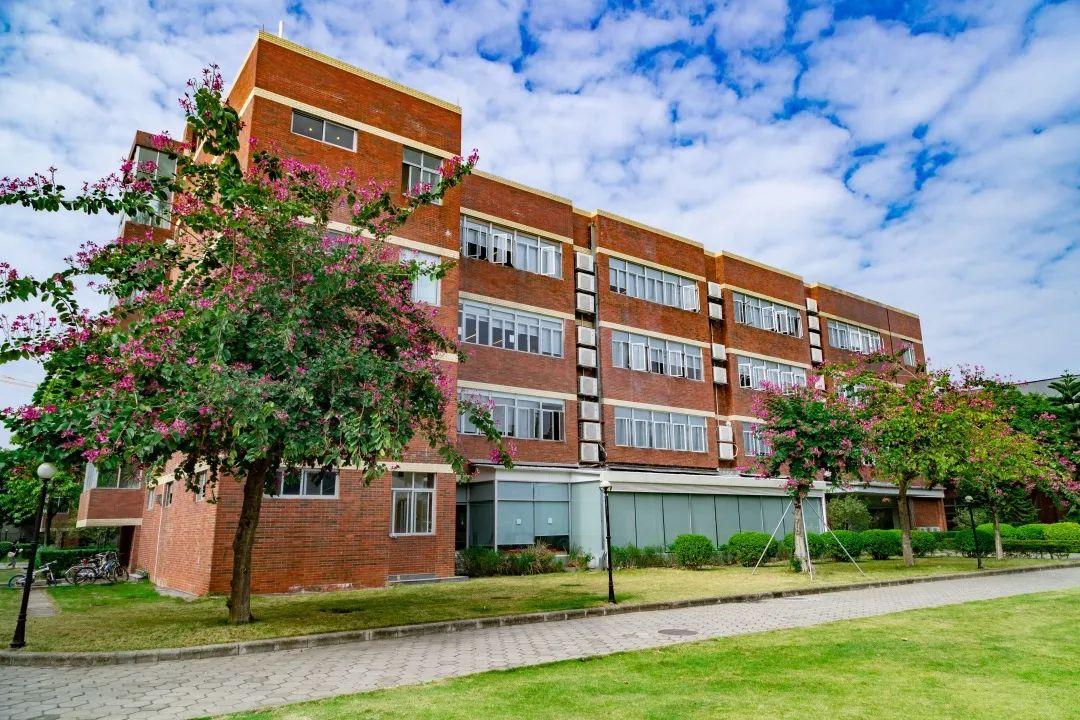 坐拥60位牛剑生实地访问两所网红学校果然红得有理