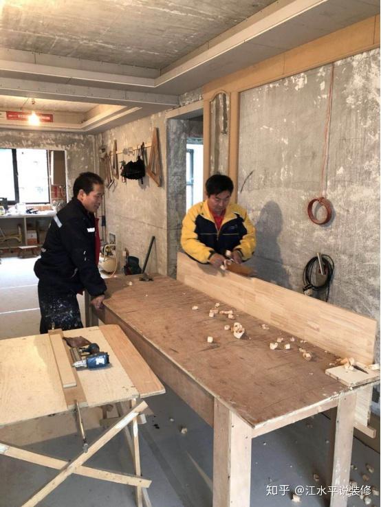 一,打家具买家具环保对比作为厂家定制的家具,一些些名牌的家具我去看