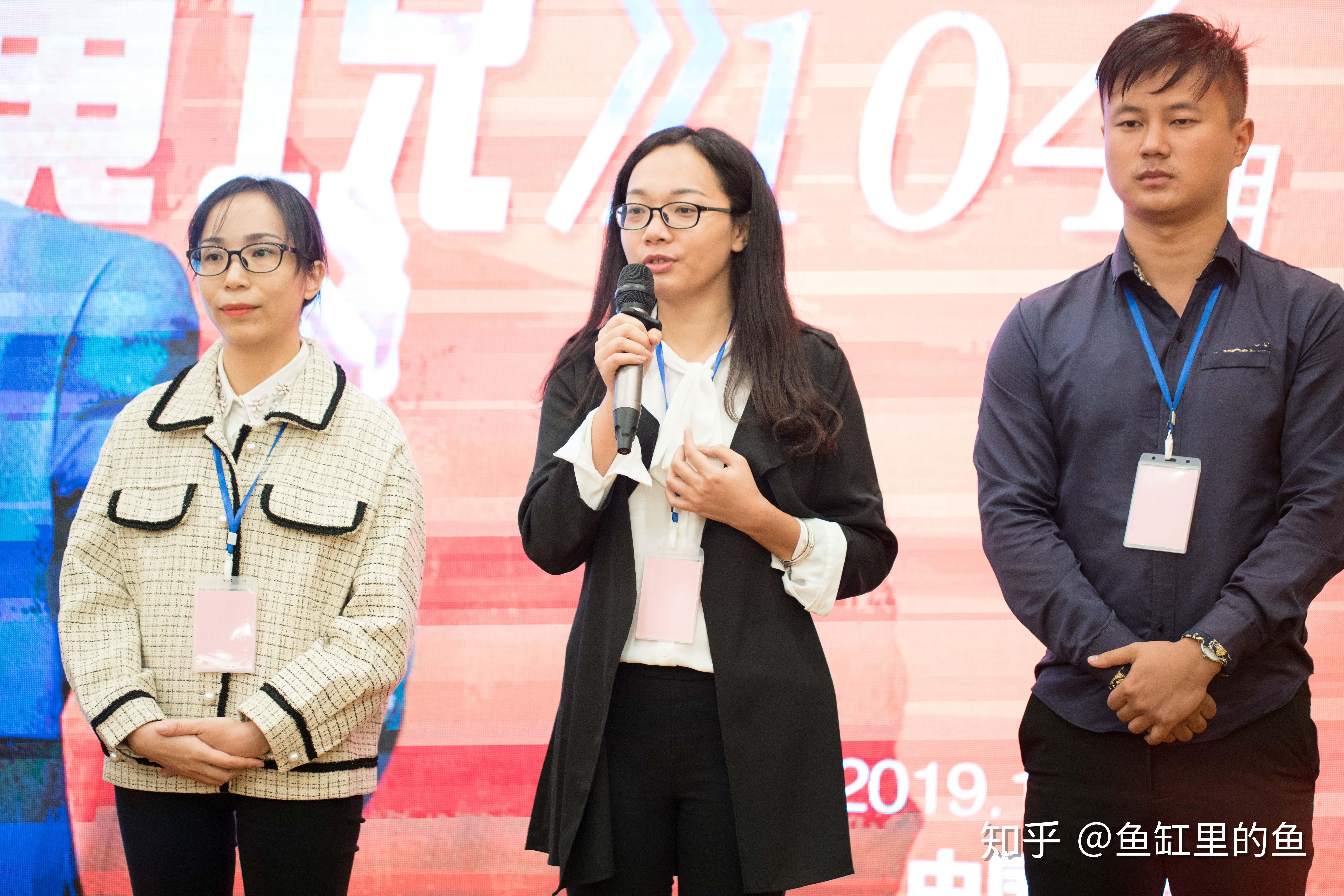 演讲当中的标准站姿