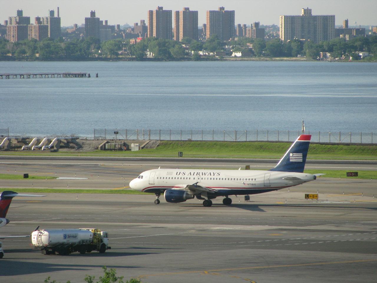 3. 耐候性跑道材料