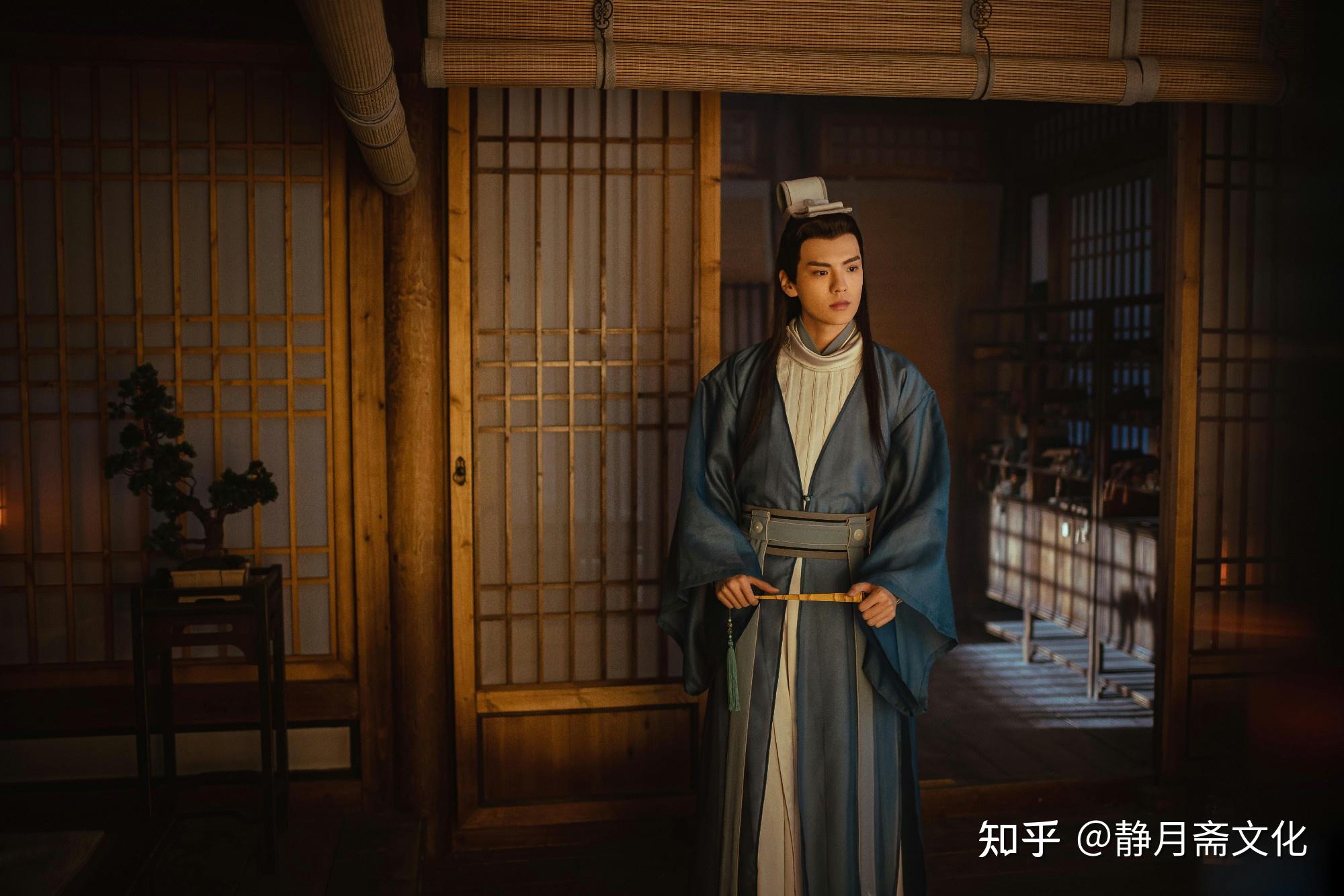 民间故事:俊郎贪风流冒充尼姑,半夜被下药,掏出玉佩逃得一命