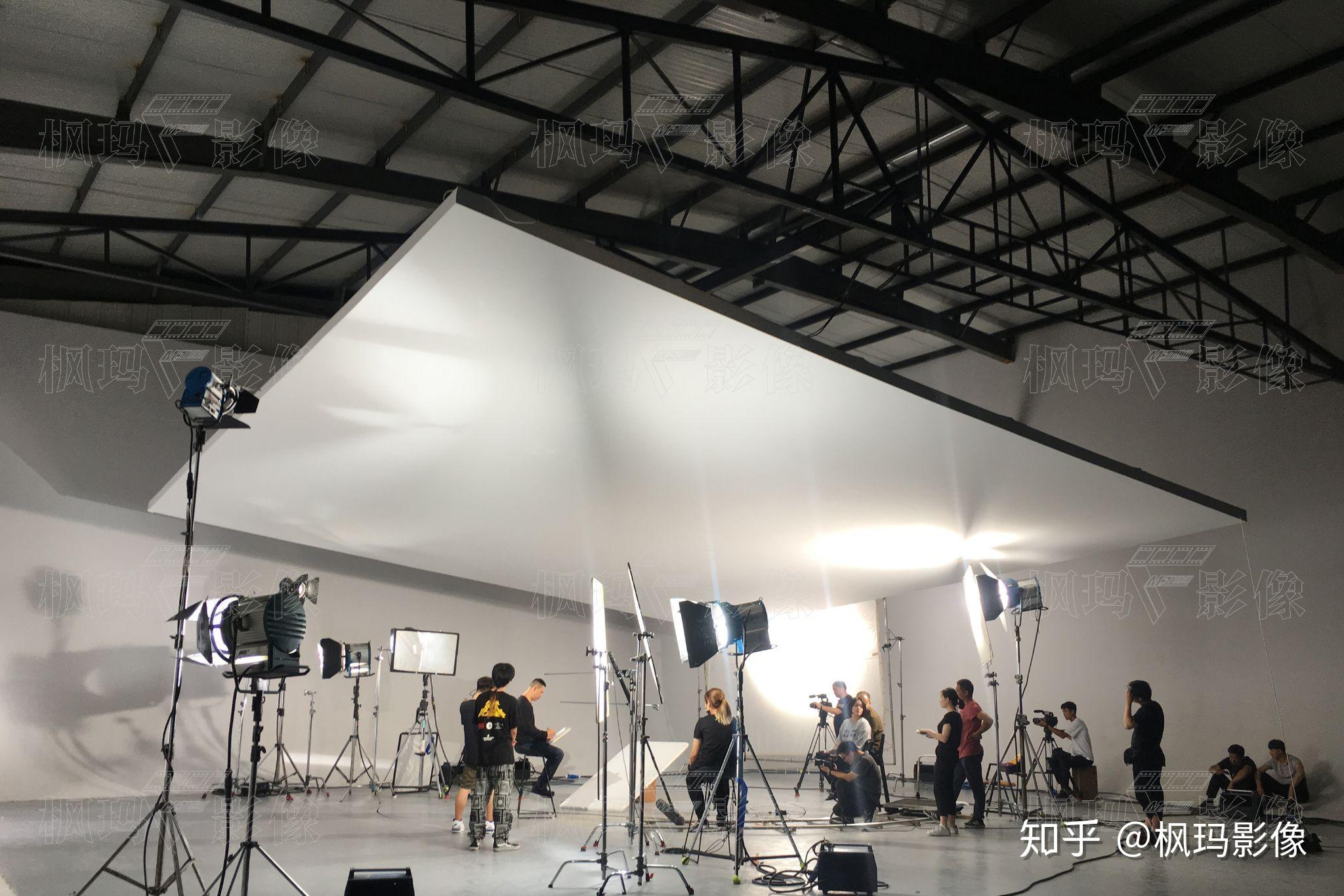 可铺设轨道数码汽车转盘无影棚:(可容纳卡车拍摄)照片均为场地实拍