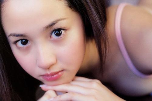 如何客观评价裴秀智的长相?