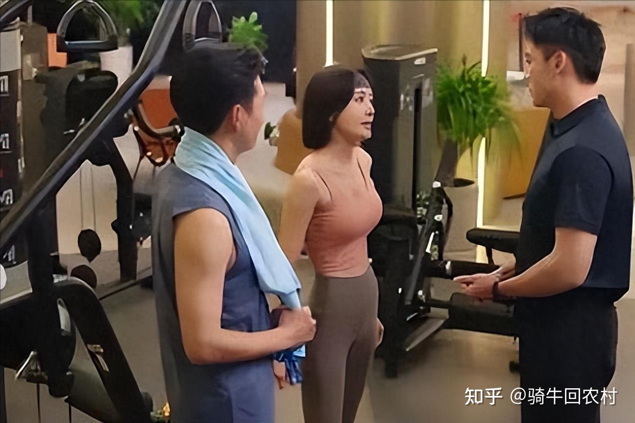 先是和王子异合作演了两部姐弟恋,然后就是无止境的秀身材,现在的秦岚