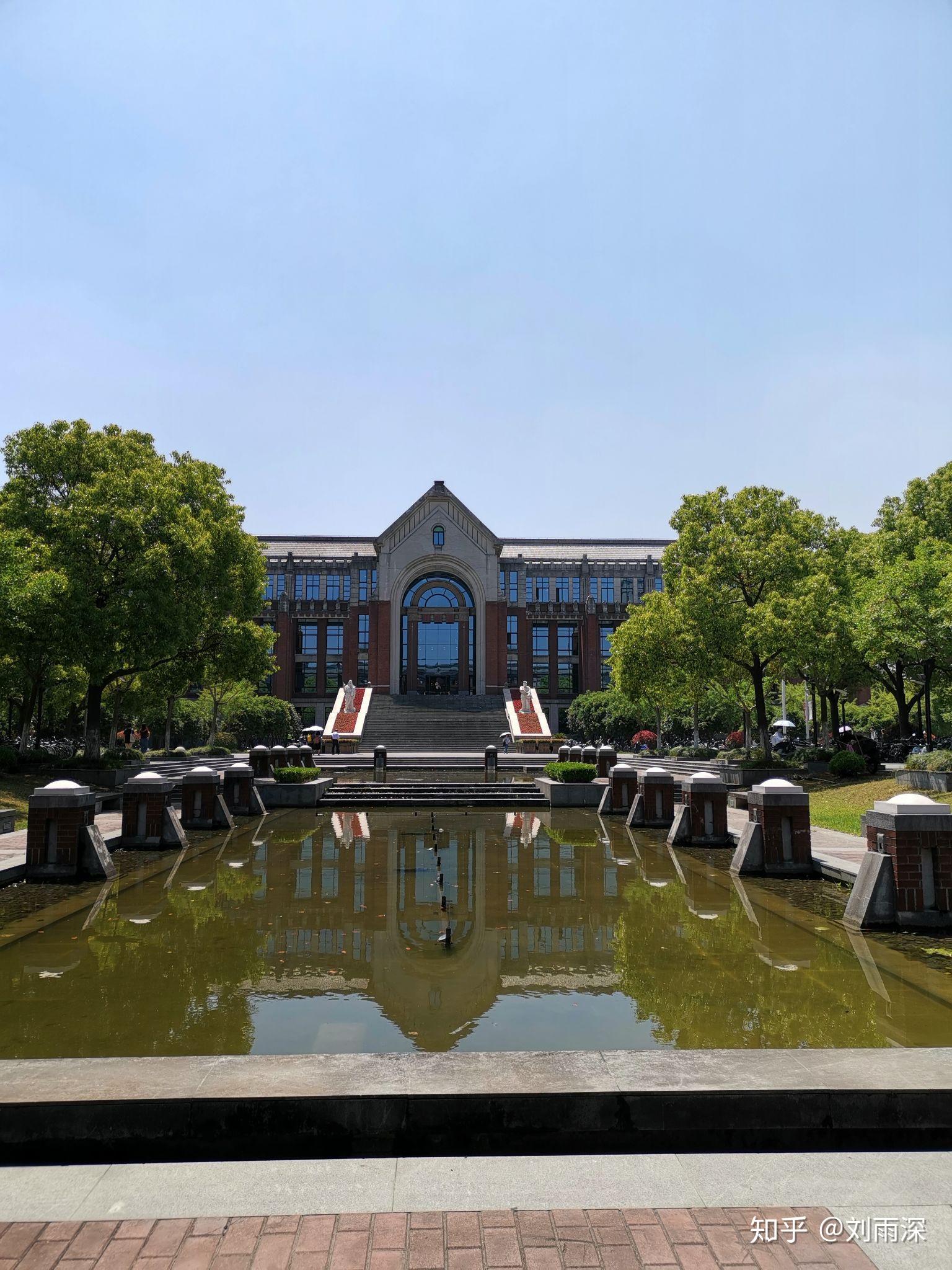 华东政法大学的校园环境如何
