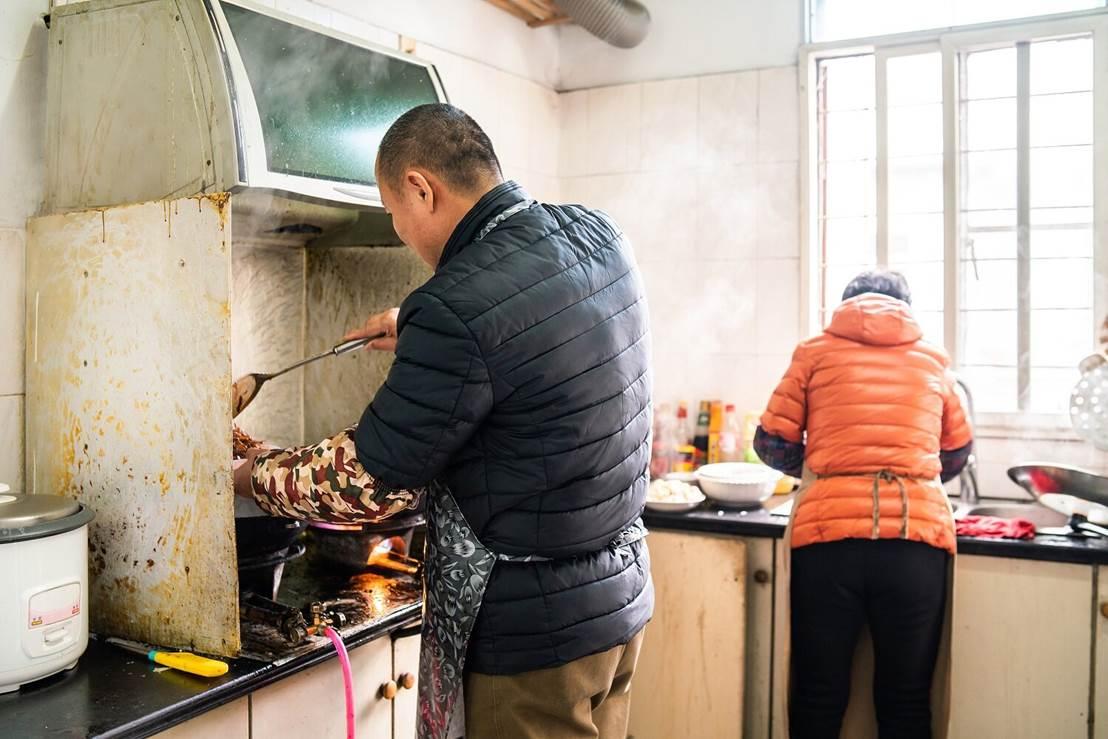 痛点1,老旧厨房油烟太大,300多种有害物质或致癌