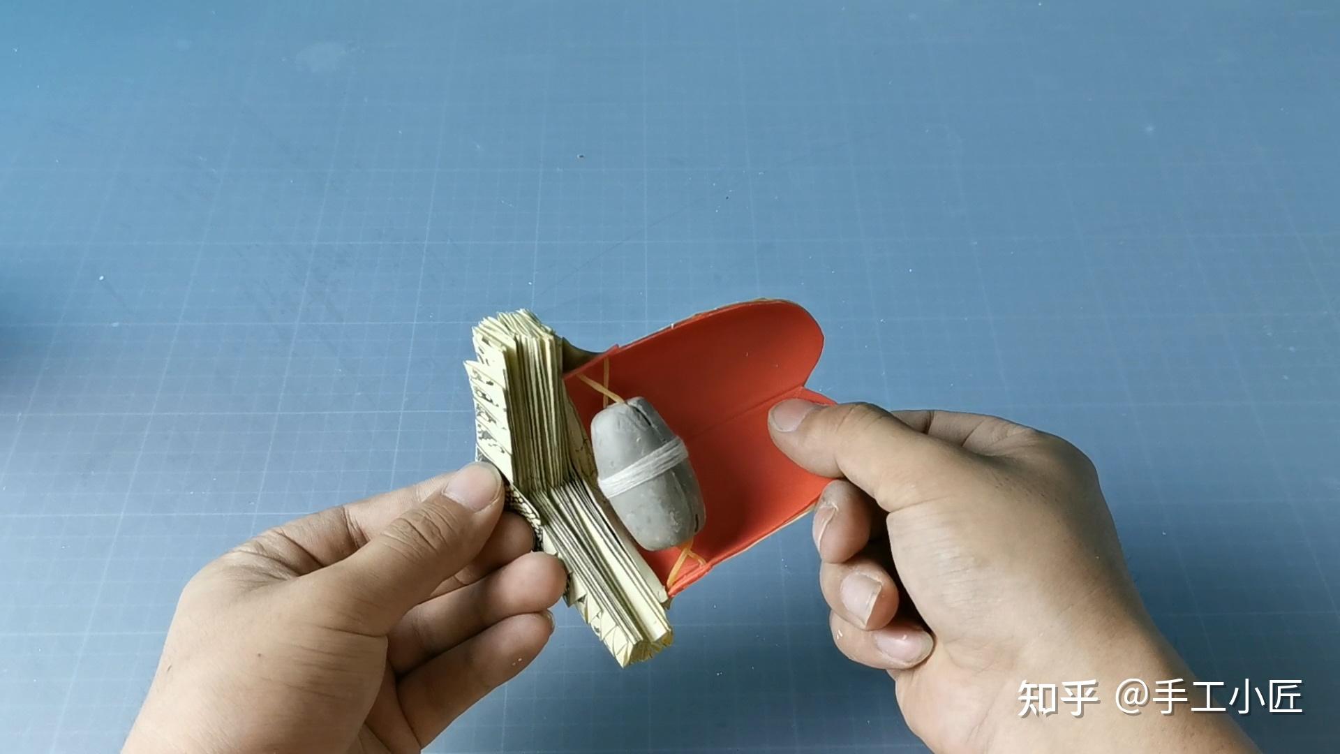 图纸超好玩的地龙玩具一拉就跑知道是什么原理吗